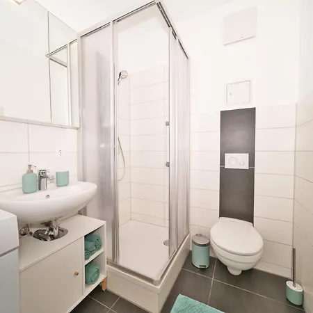 Buckaunest - Boxspringbett, Smart-tv, Voll Ausgestattet *